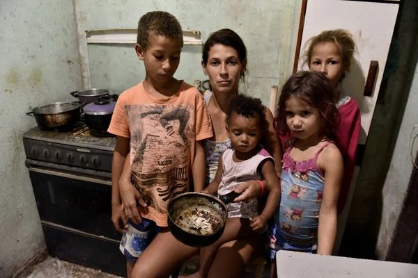 Pobres brasileiros pobres