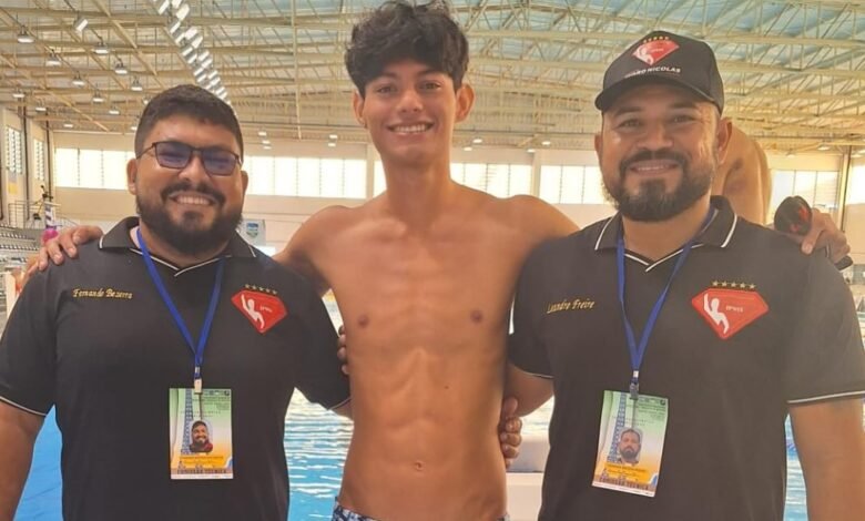 “Ao Mestre, Leandro Freire com Carinho.”