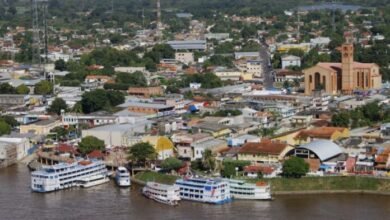 Foz do Rio Amazonas-Desvia o curso do rio, alaga todo lugar