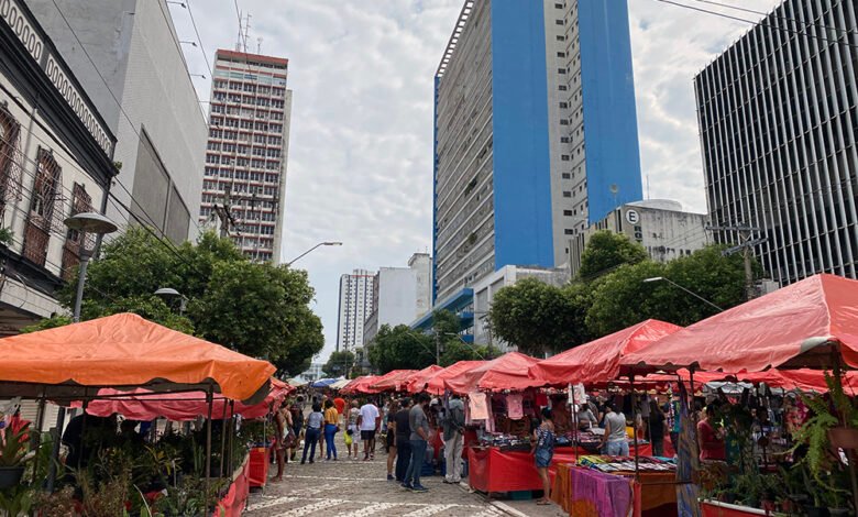 A Tradicional Feira de Artesanato da Eduardo Ribeiro nas manhãs de domingo