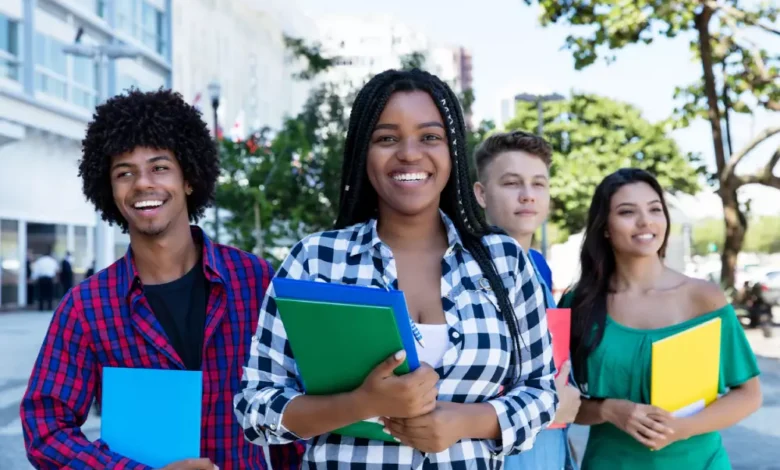 Juventude brasileira se inclina mais à direita e demonstra forte pessimismo sobre o futuro